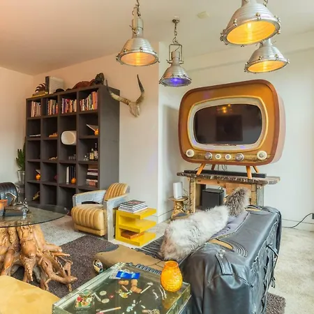 180 M2 Central ....art ...loft ..jacuzzi...horse..