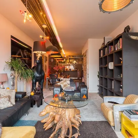 180 M2 Central ....art ...loft ..jacuzzi...horse..